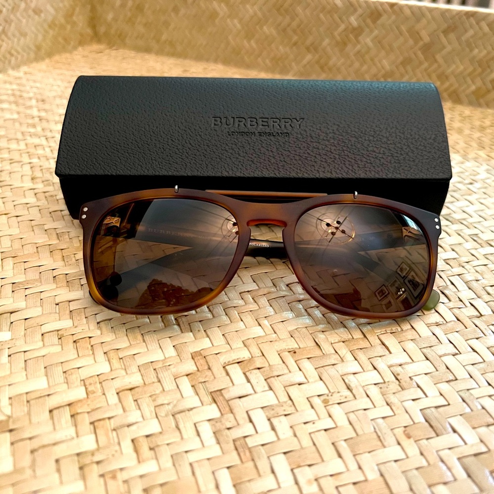 New Burberry Havana Sunnies with Case!